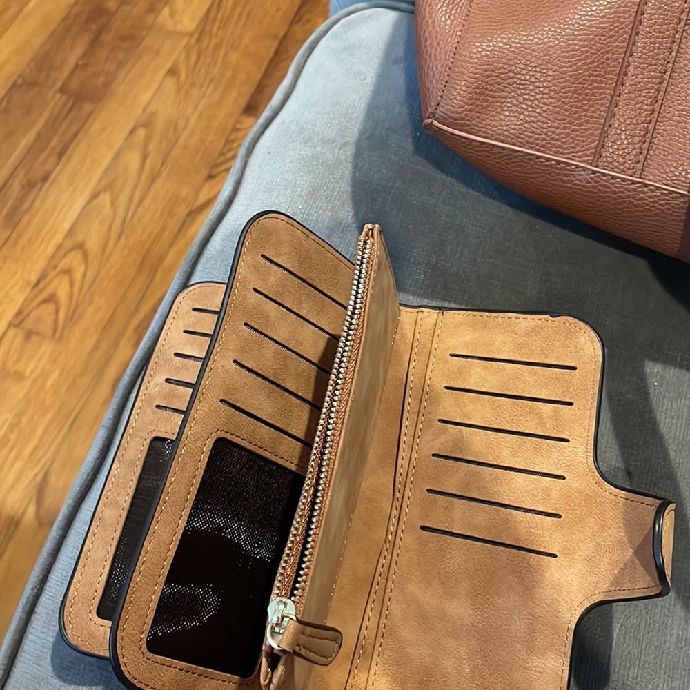 Wallet - Picture 4 of 5